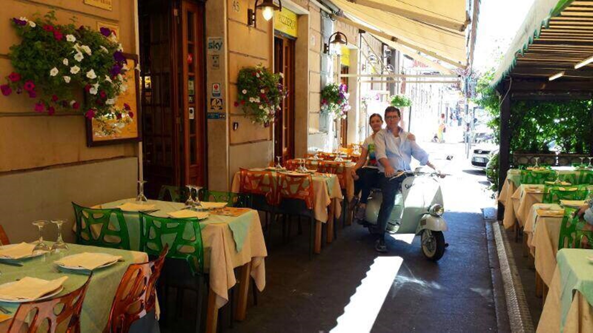 L’Isola della Pizza - pittoresco e popolare, questa pizzeria ristorante è una vera istituzione a Roma, visto che esiste dal 1985 ed è ancora di proprietà della stessa famiglia