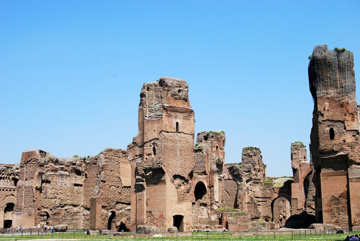 Scopri come visitare le Terme di Caracalla, uno dei siti archeologici più famosi di Roma.
