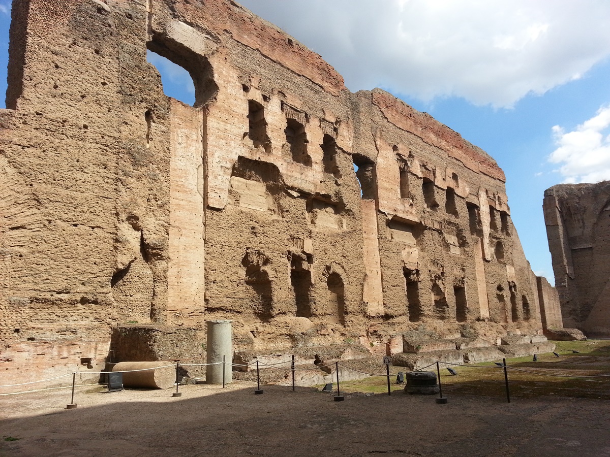 Le terme in epoca romana erano grandi complessi edilizi, destinati a bagni pubblici, ma anche luoghi di ritrovo molto frequentati