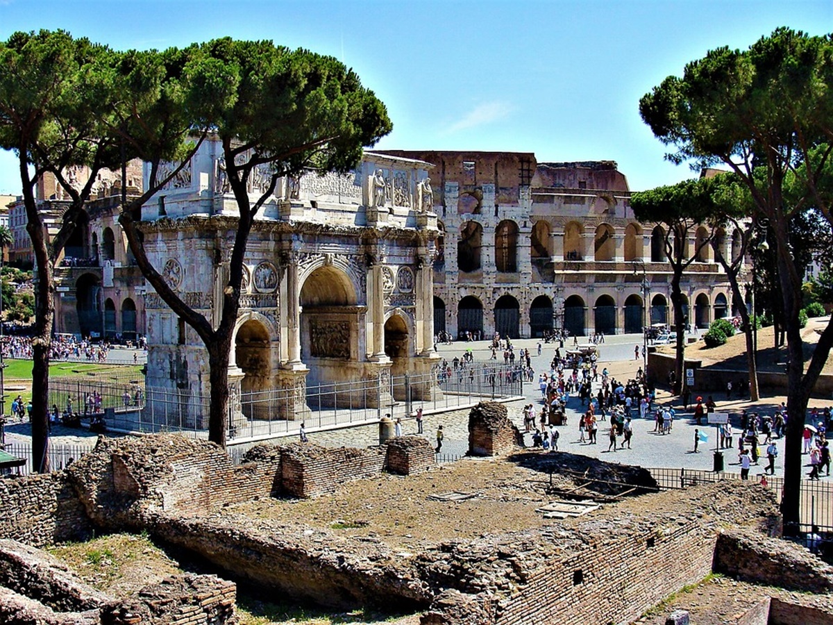 Dormire vicino al Colosseo è facile e grazie all’ampia disponibilità di strutture dove è possibile scegliere quella più adatta alle proprie tasche.